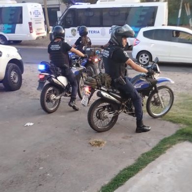 Detenido con arma y drogas a cien metros de la Escuela 59 de Villa Alba