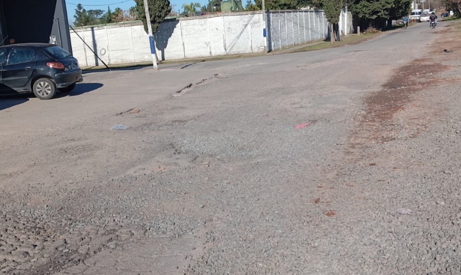 6 y 90 detonada: Se espera un pronto operativo de bacheo en la esquina del viejo hotel