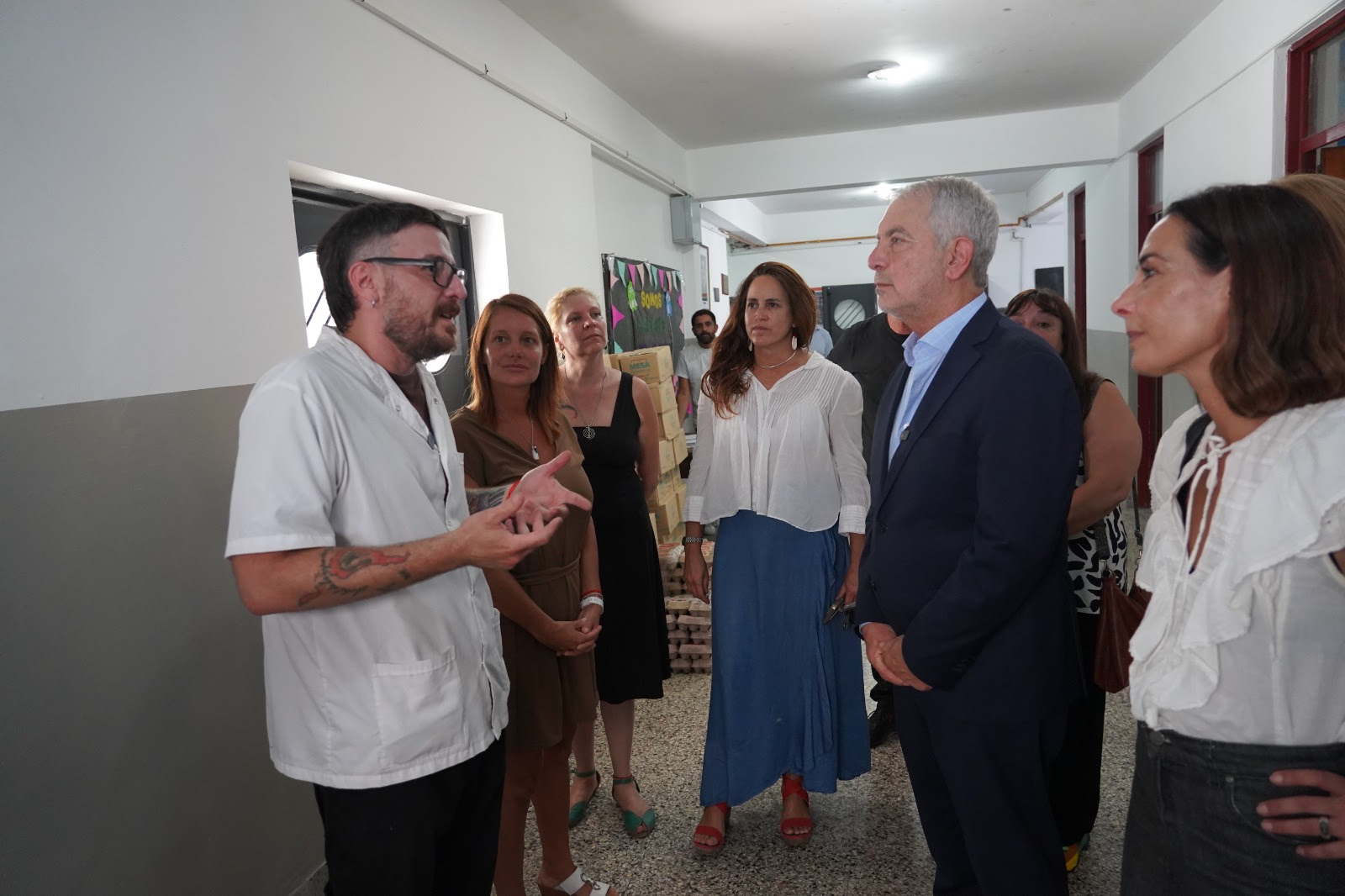 Alak continúa visitando escuelas en proceso de remodelación con la ayuda de la Provincia