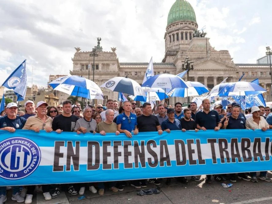 Expuesta y con media sanción de la Ley: La CGT convocó a un paro general sin movilización