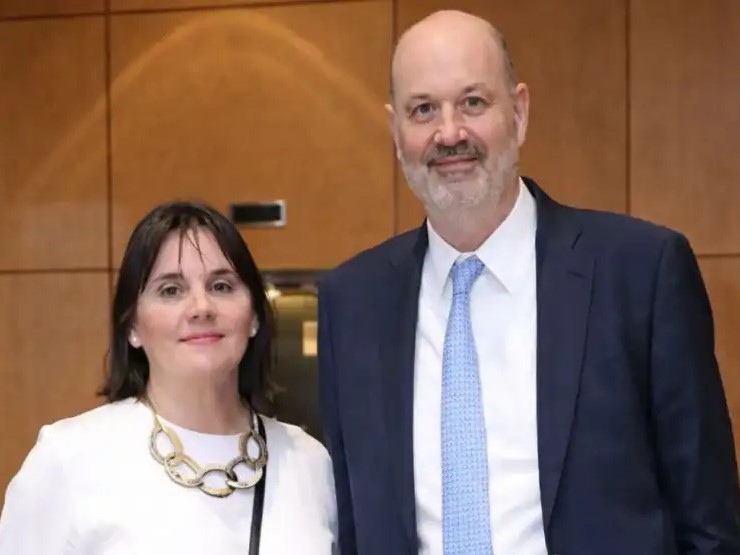 La mujer de Sturzenegger logró un contrato de más de 114 millones para enseñar inglés