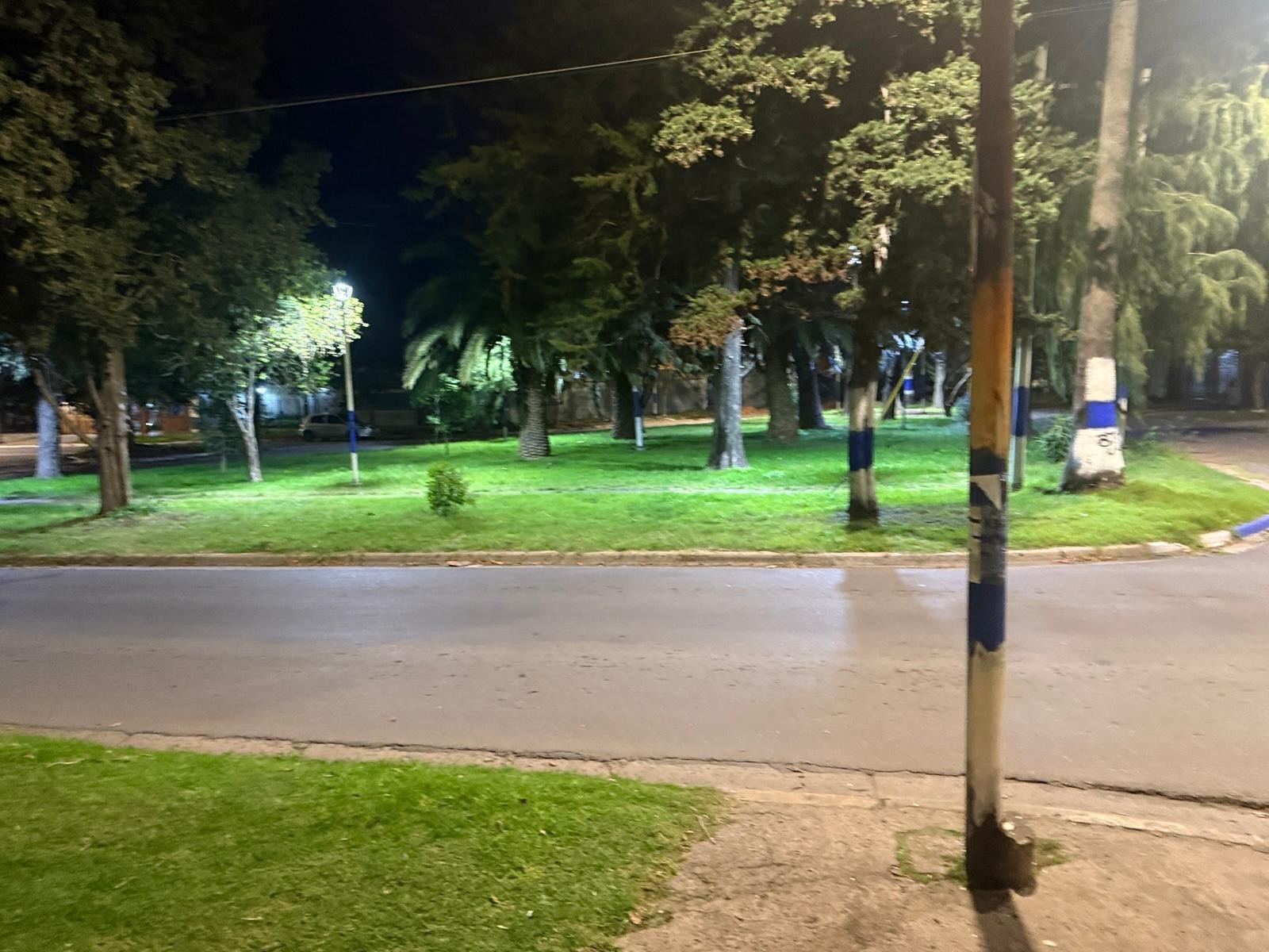 Repararon las luminarias en una plazoleta de Barrio Jardín pedida por vecinos