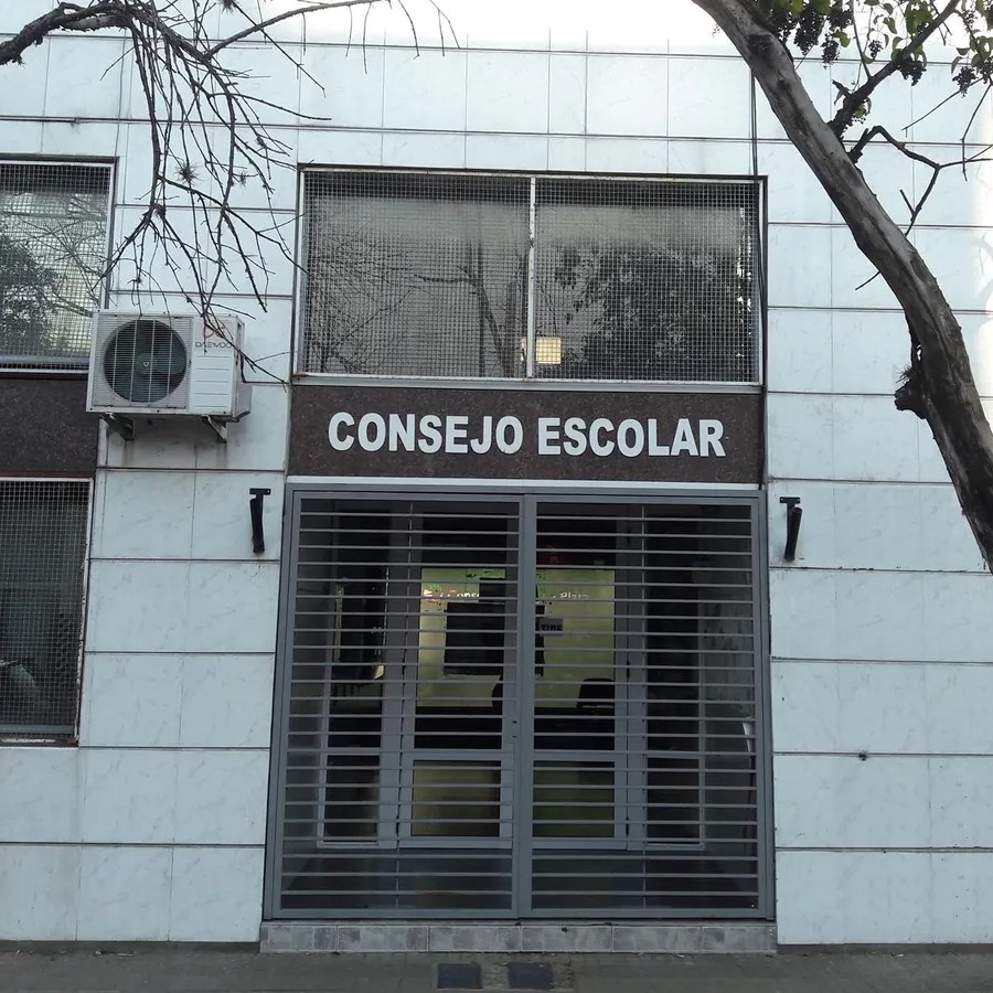 Se vino el frío y varias escuelas y jardines esperan que les enciendan las estufas