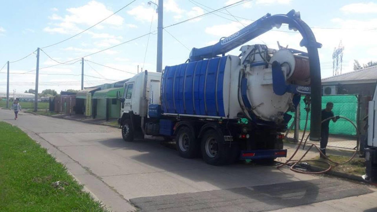 Quejas por la demora del servicio gratuito para destapar pozos sépticos