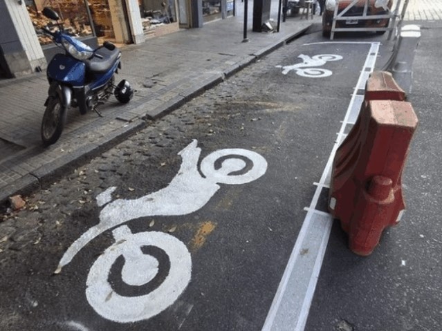 Nuevos espacios reservados en el Centro: Hasta el momento te aperciben si estacionás allí