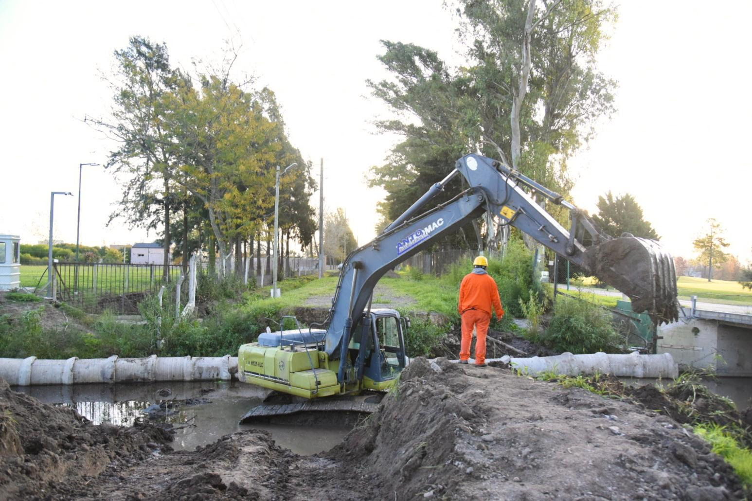 El Municipio puso en marcha la pavimentación de la calle 148 en Gorina
