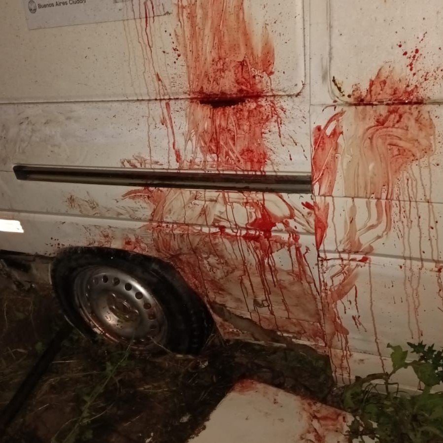 Justicia Divina: estaba robando una rueda y lo atrapó el chasis