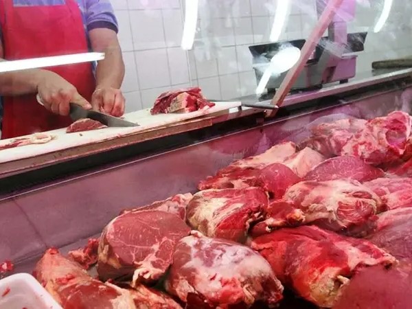 Un nuevo aumento de la carne ya se siente en carnicerías de la zona