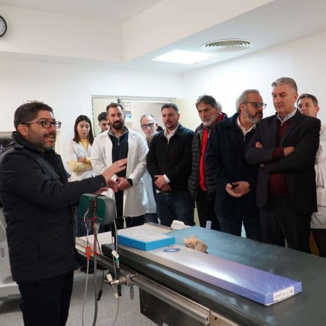Se inauguró un angiógrafo y se entregaron computadoras y equipamiento tecnológico en el San Martín de 1 y 70