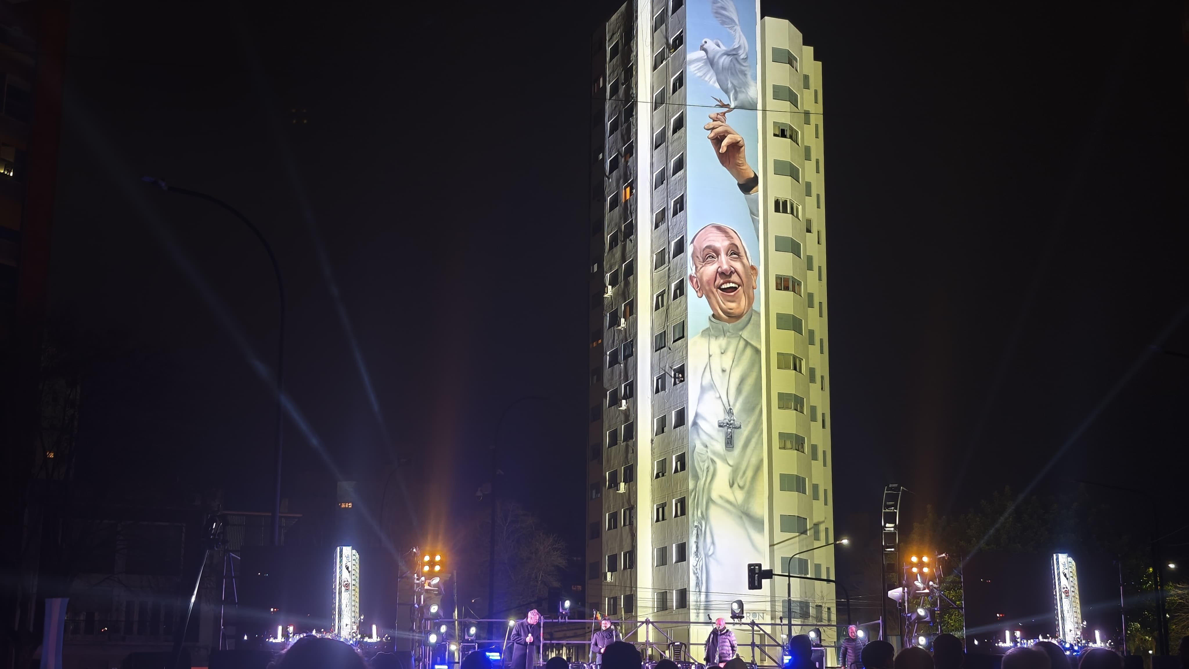 Inauguraron el mural que honra al Papa Francisco en La Plata