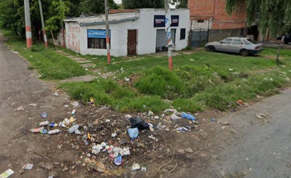 Vecinos se autoconvocan para limpiar una cuadra en Altos de San Lorenzo