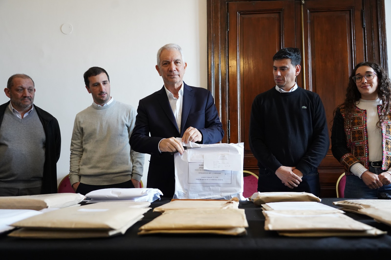 Alak les sacó el curro a muchos punteros: Llamó a licitación pública de los servicios municipales de zanjeo, corte de pasto y barrido