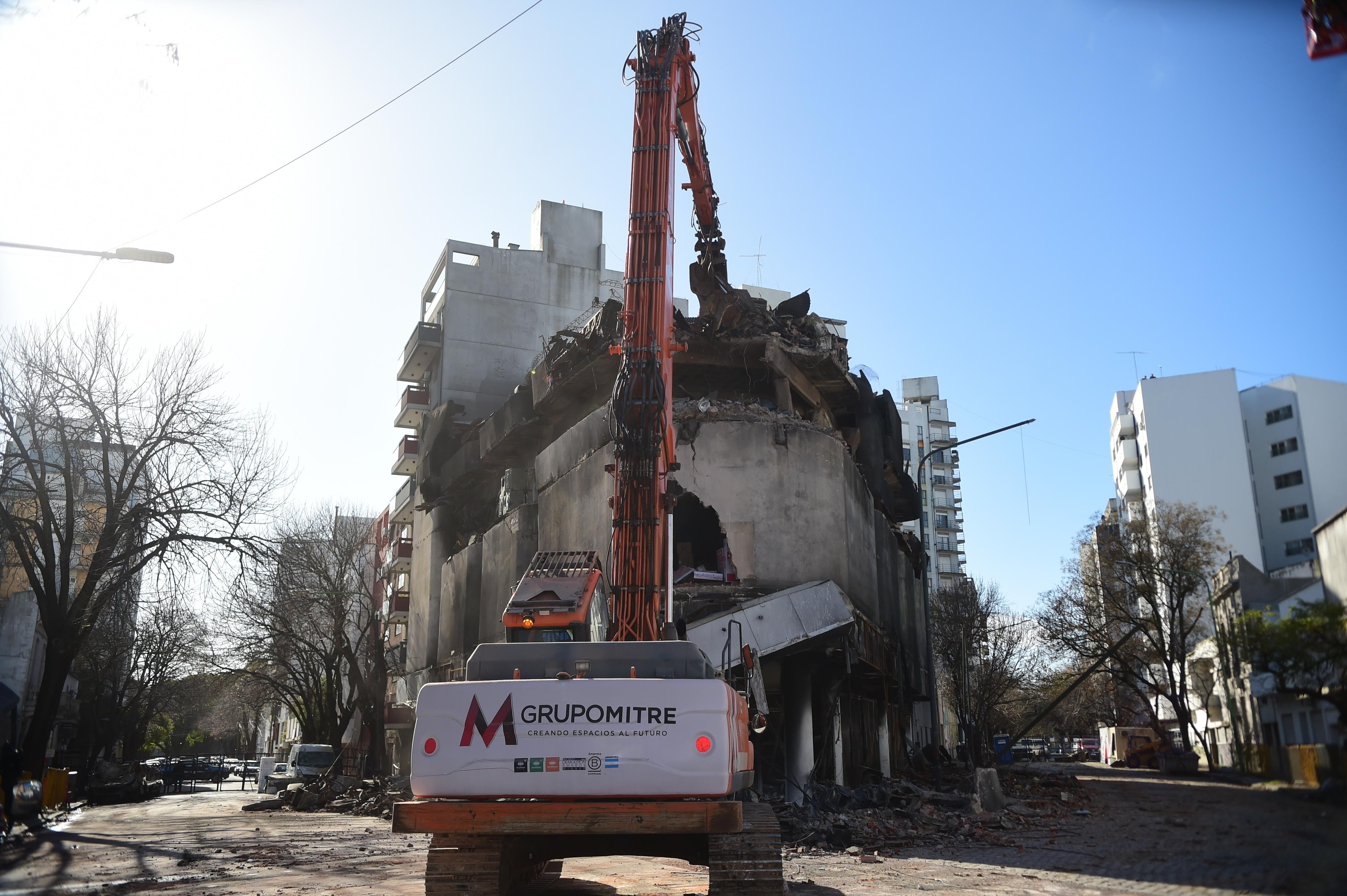 El Municipio comenzó la demolición del edificio incendiado