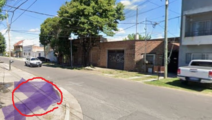 Se cayó el poste: Hace tres años que piden una luminaria en Altos de San Lorenzo