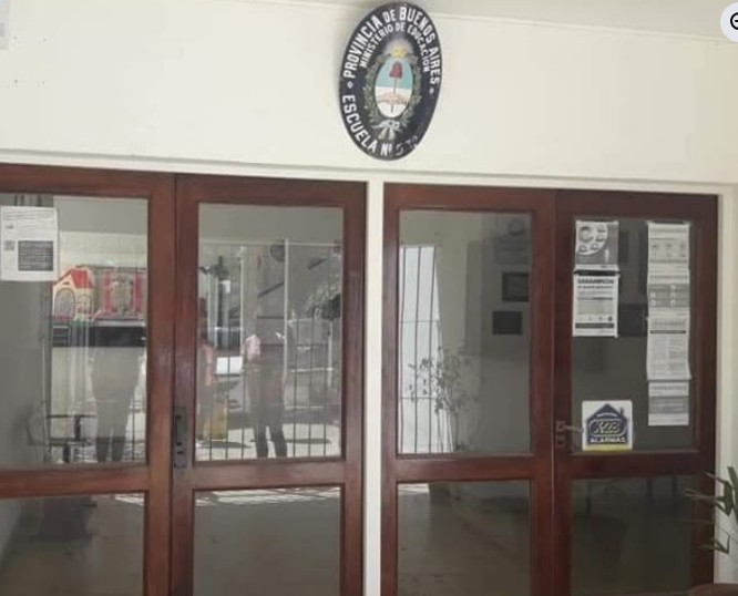 Ex escuela Amarilla: Quejas de padres y madres porque los chicos pasan frio