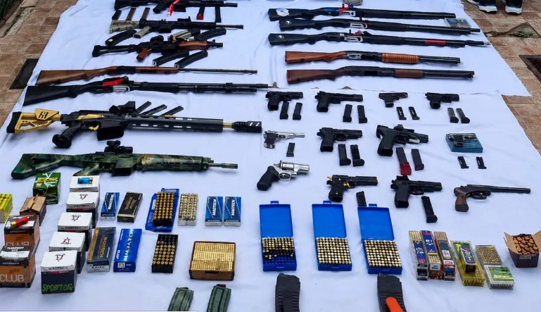 San Carlos: Adolescente se filmó armado y cuando lo fueron a buscar encontraron un arsenal