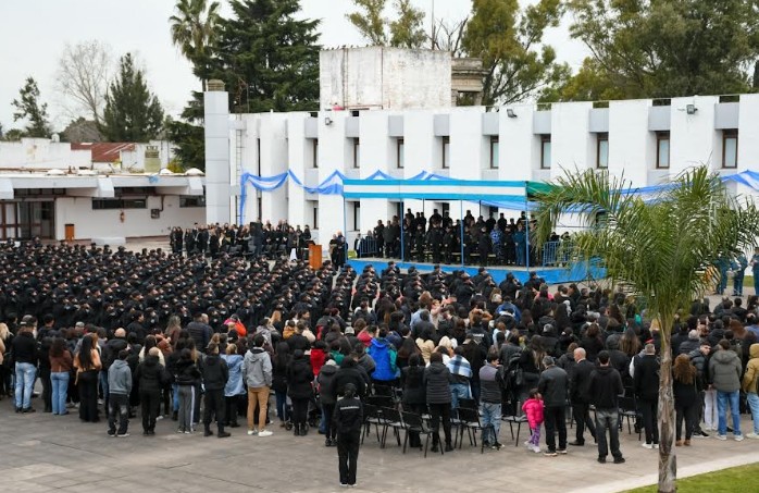 Más de 400 cadetes del Servicio Penitenciario Bonaerense juraron fidelidad a la Bandera Nacional