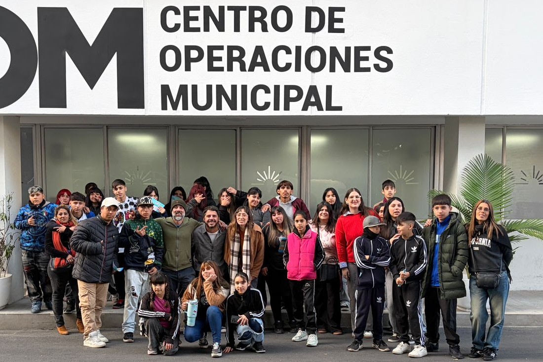 Concientizan a jóvenes en prevención de estafas y seguridad vial