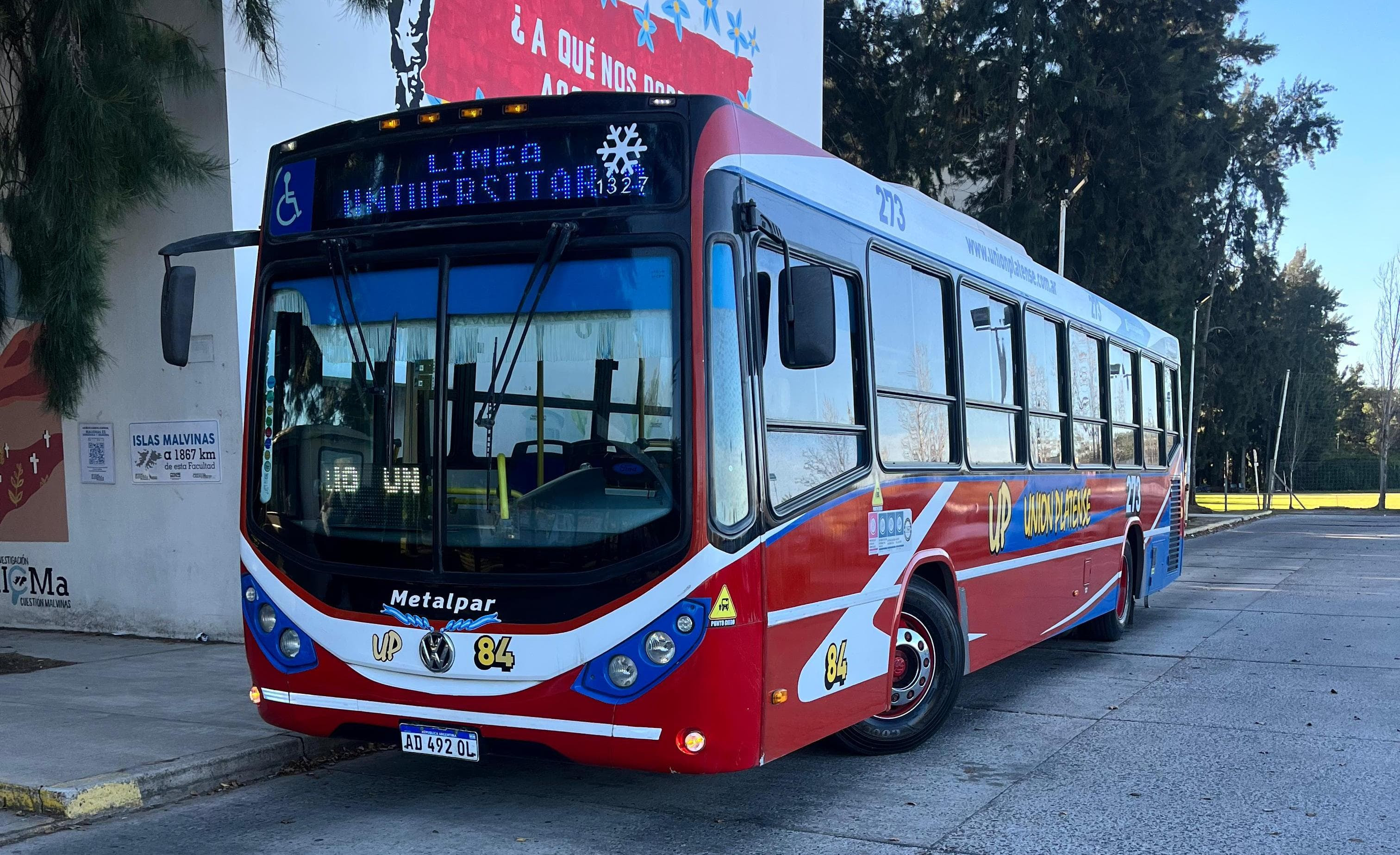 Por obras de asfalto en el centro de la ciudad, trasladan la parada del micro universitario
