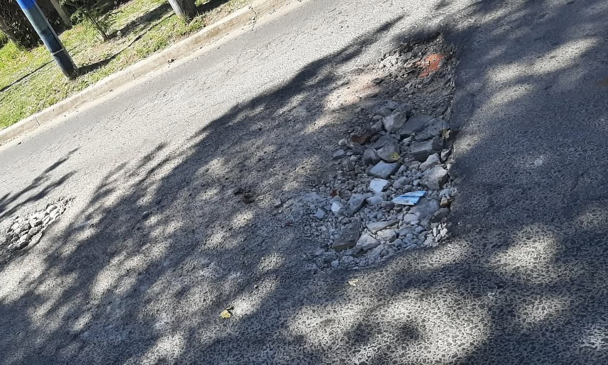 Vecina se quejó de la mugre y de los pozos