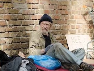 Preocupación de vecinos por un hombre en situación de calle que pernocta en el hall del edificio