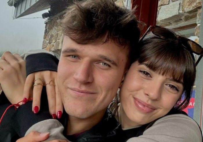 Estrella del tenis se hizo del lobo por su novia platense y de Villa Elvira