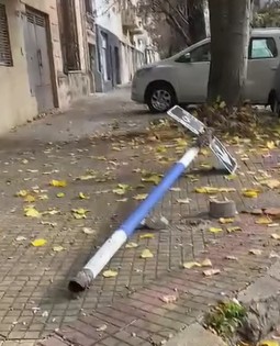 Vandalizaron las señaléticas en varias cuadras de 5 a 7 de 66 a 72