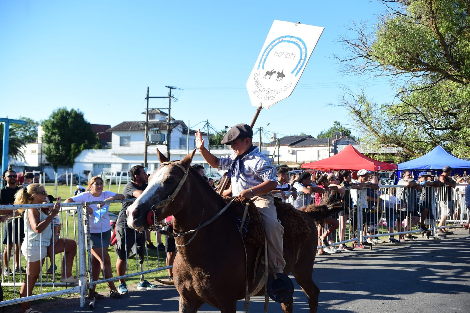 Arturo Seguí celebró su 98 aniversario con música, feria y desfile