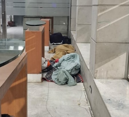 Desalojaron a personas en situación de calle del cajero de 7 y 54