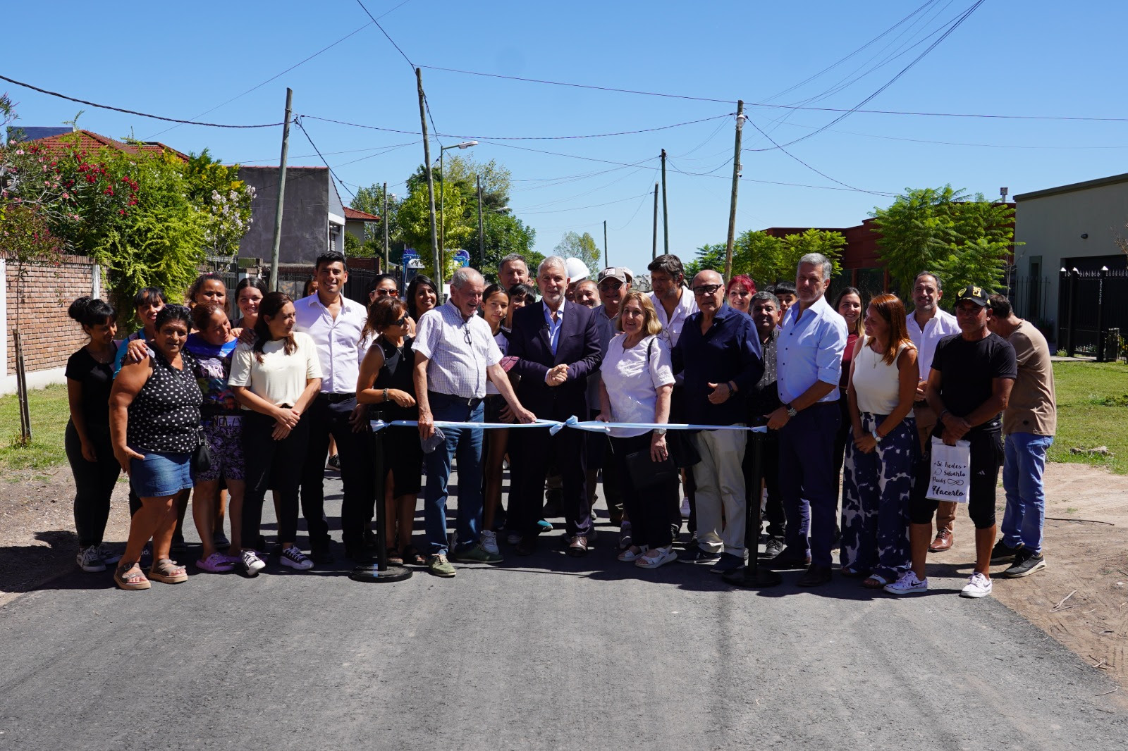 Alak inauguró una obra vial en Lisandro Olmos en el marco del Plan 1000 cuadras