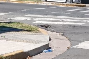 El piso ya se empieza a hundir el piso junto al nuevo socavón de 7 y 74