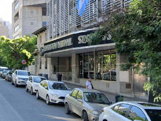 Conmoción a metros de la Municipalidad: Un hombre se habría quitado la vida