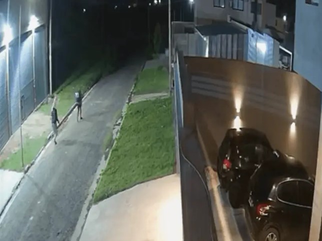 Delincuentes captados por las cámaras tras robar viviendas en 115 entre 83 y 84