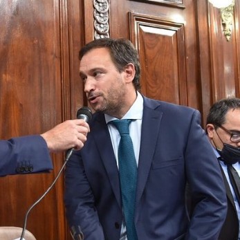 Presentaron una ordenanza que regulará los postes, cableados y sancionará a empresas