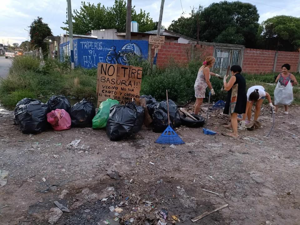Frentistas de un barrio de Villa Elvira salieron a combatir los basurales