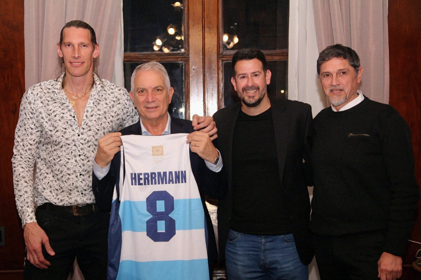 "Finito" Herrmann que brilló en el Lobo brindo una clínica del deporte en la Municipalidad