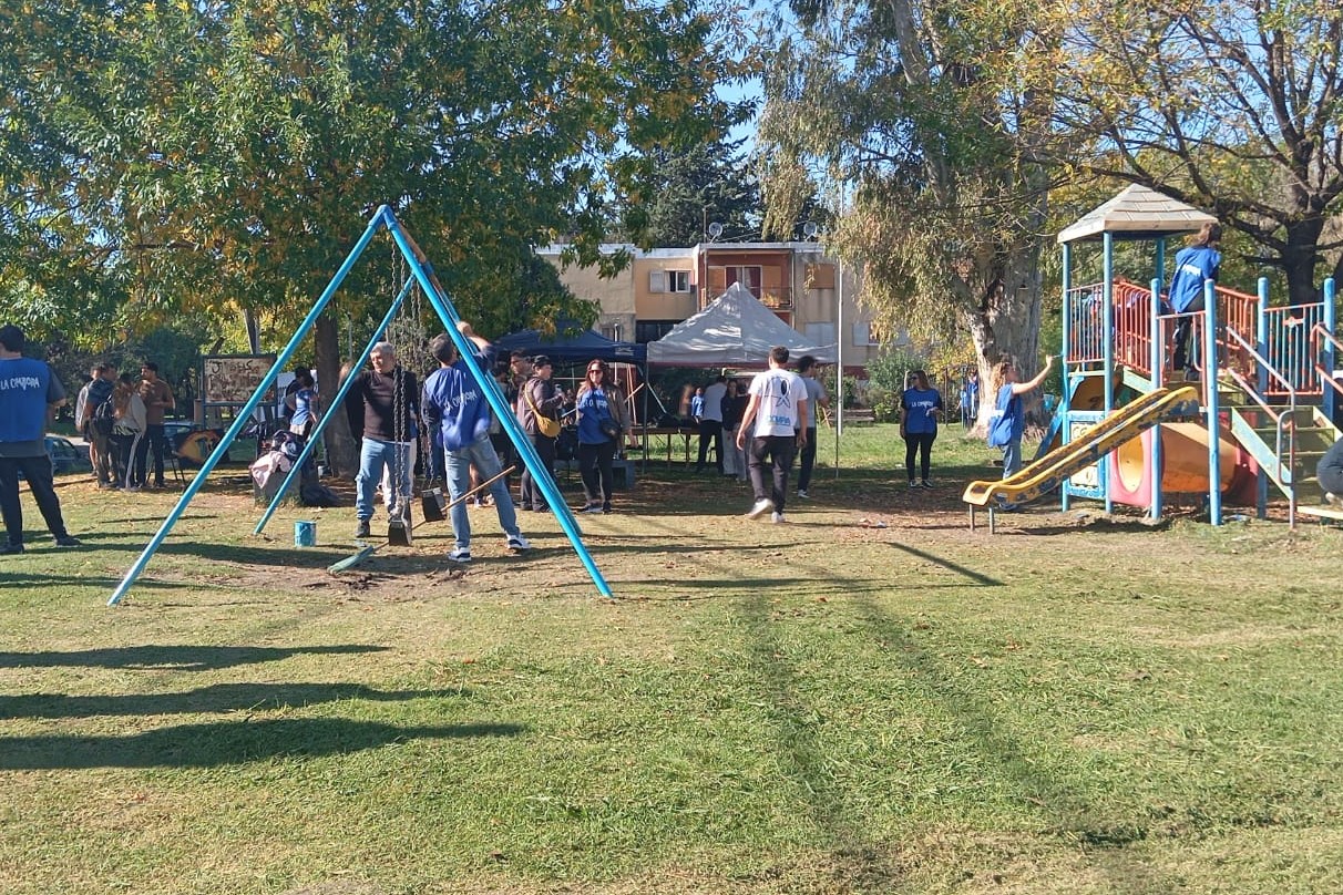 Jornada solidaria "Papa Francisco" con cientos de jóvenes participando en Aeropuerto