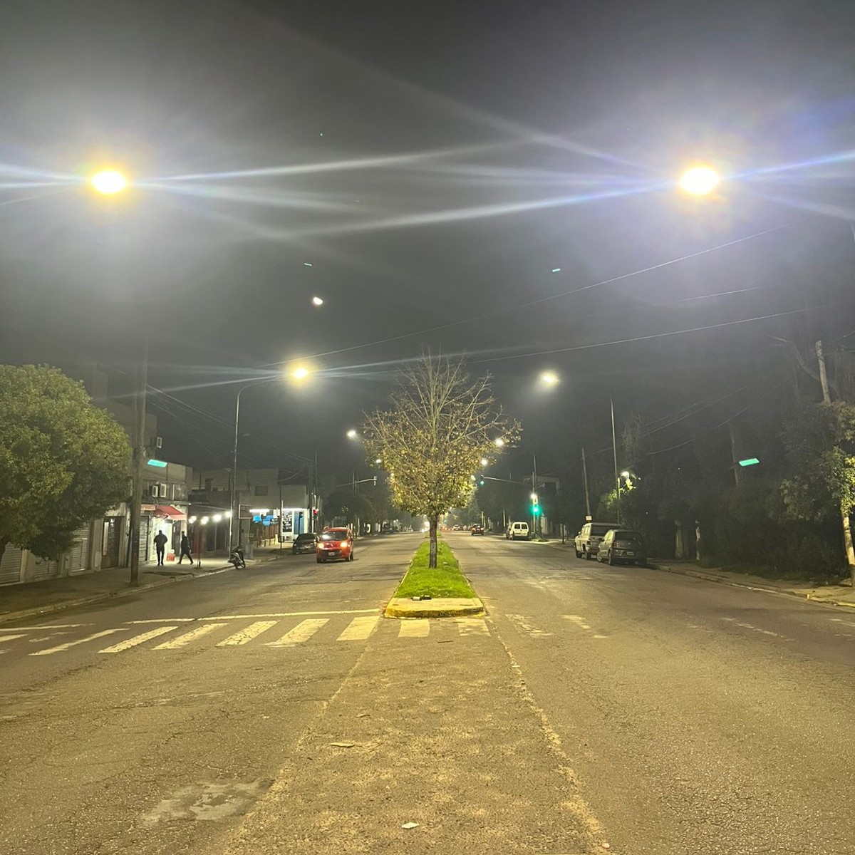 Comerciantes hablaron en la Delegación y lograron el encendido de luminarias