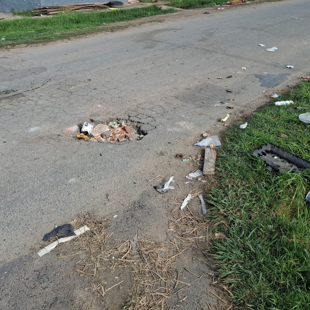 Cruce de calles rotos en Villa Montoro preocupan a los vecinos