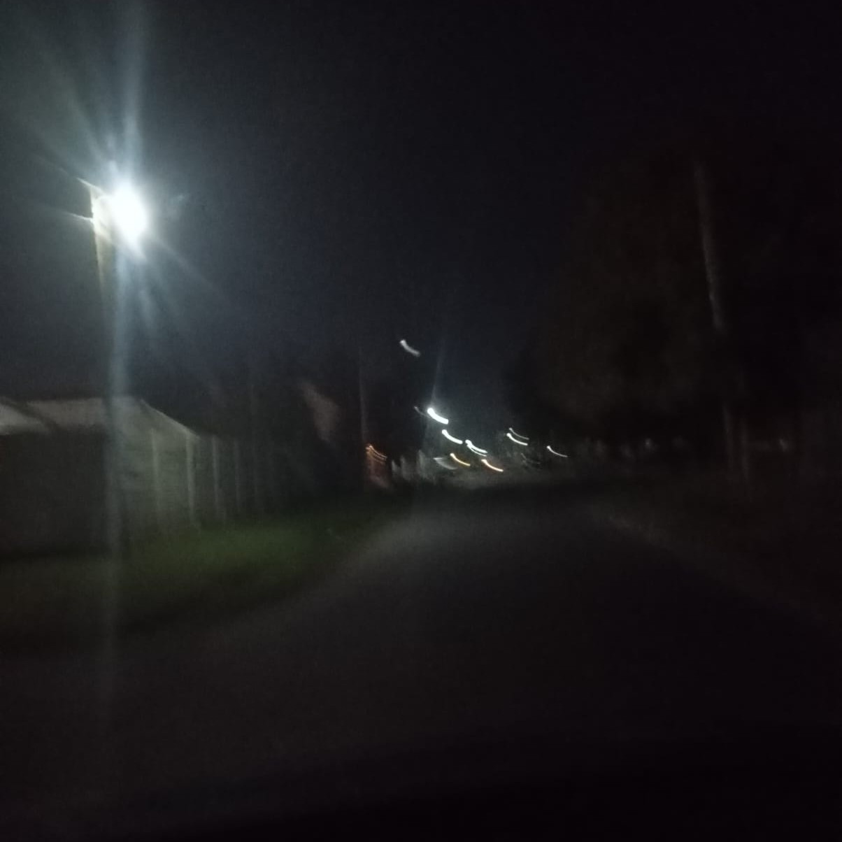 Quejas de vecinos por la iluminación y otros temas en calle 94