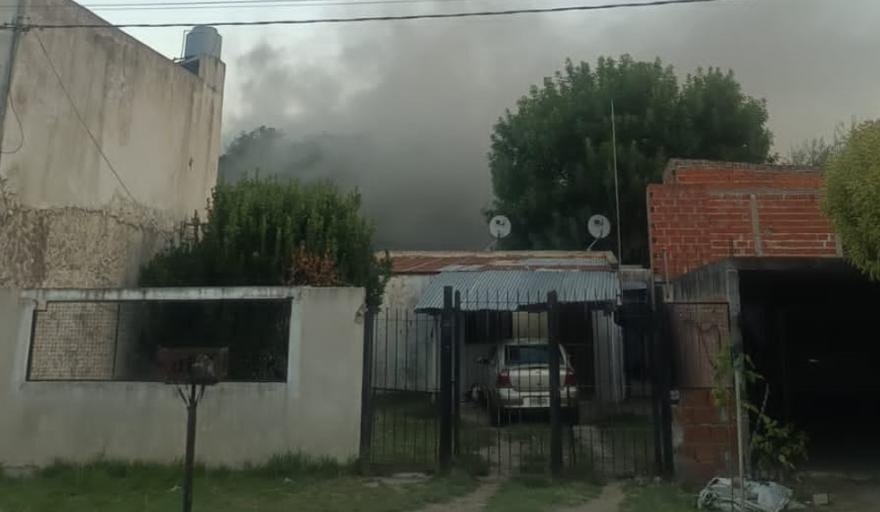 Incendio y tragedia en Los Hornos: mujer de 27 y dos nenas de 4 y 7 años murieron quemadas