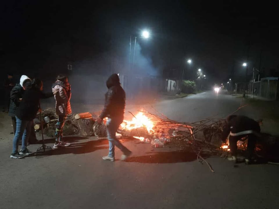 Quejas de vecinos de Montoro llegaron hasta el hartazgo: Anoche cortaron 117 y 93