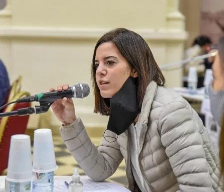 Fichó con la Libertad avanza, ahora se va, y deja a una suplente que comulga con sus ideas