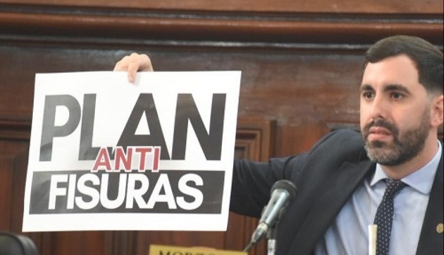 El edil quiere construir un muro "antifisura" del conurbano apuntado como persona non grata