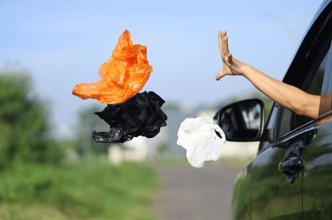 Con vecinos así no se puede tener una localidad limpia