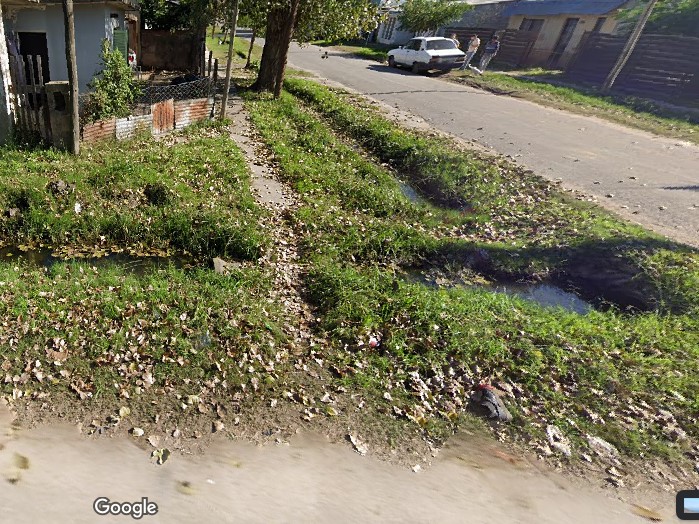 Vecinos se quejan de zanjas que se rebalsan de mugre y barro