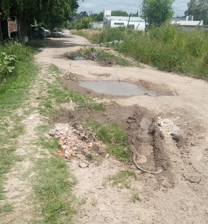 Vecinos de Aeropuerto se manifestaron por el estado de una calle