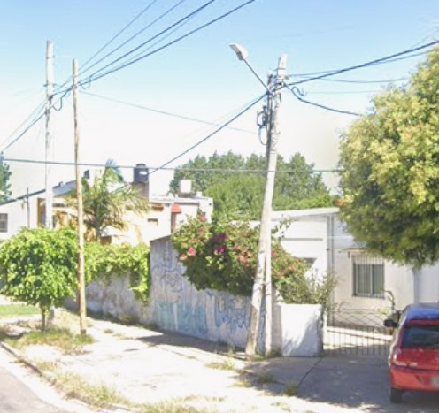 Infinidad de postes caídos o mal estado: La Municipalidad debería multar a las empresas de servicios