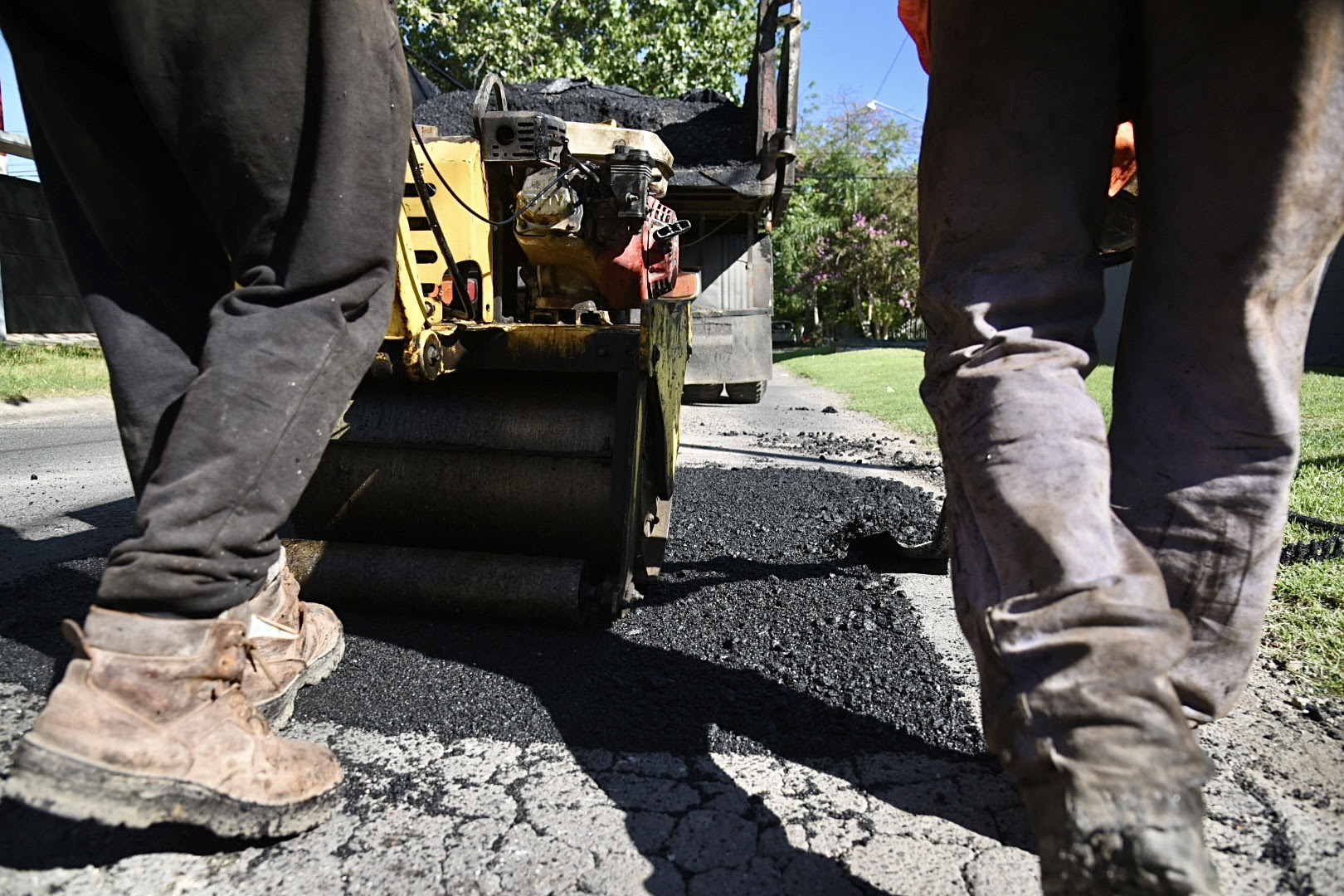 La Municipalidad avanzó este lunes con la pavimentación de 21 de 76 a 79