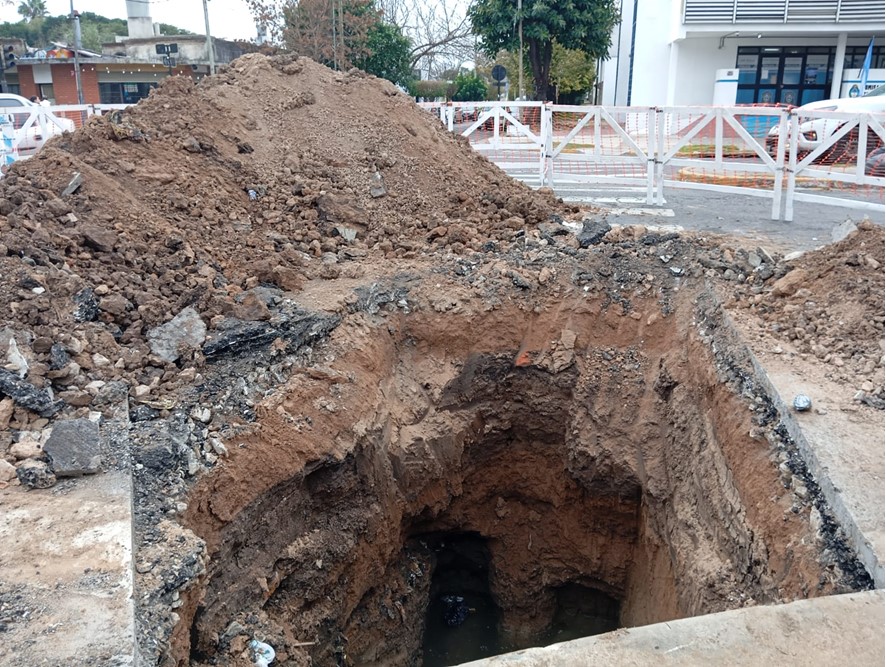 Era un pequeño socavón: La obra para repararlo se extendió más de una semana con la avenida cortada
